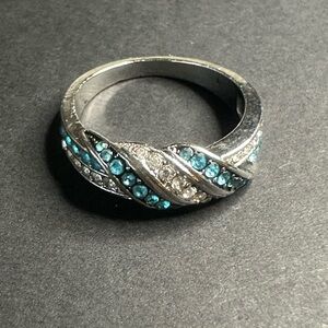 Elegant Silver and Blue Gemstone Ring